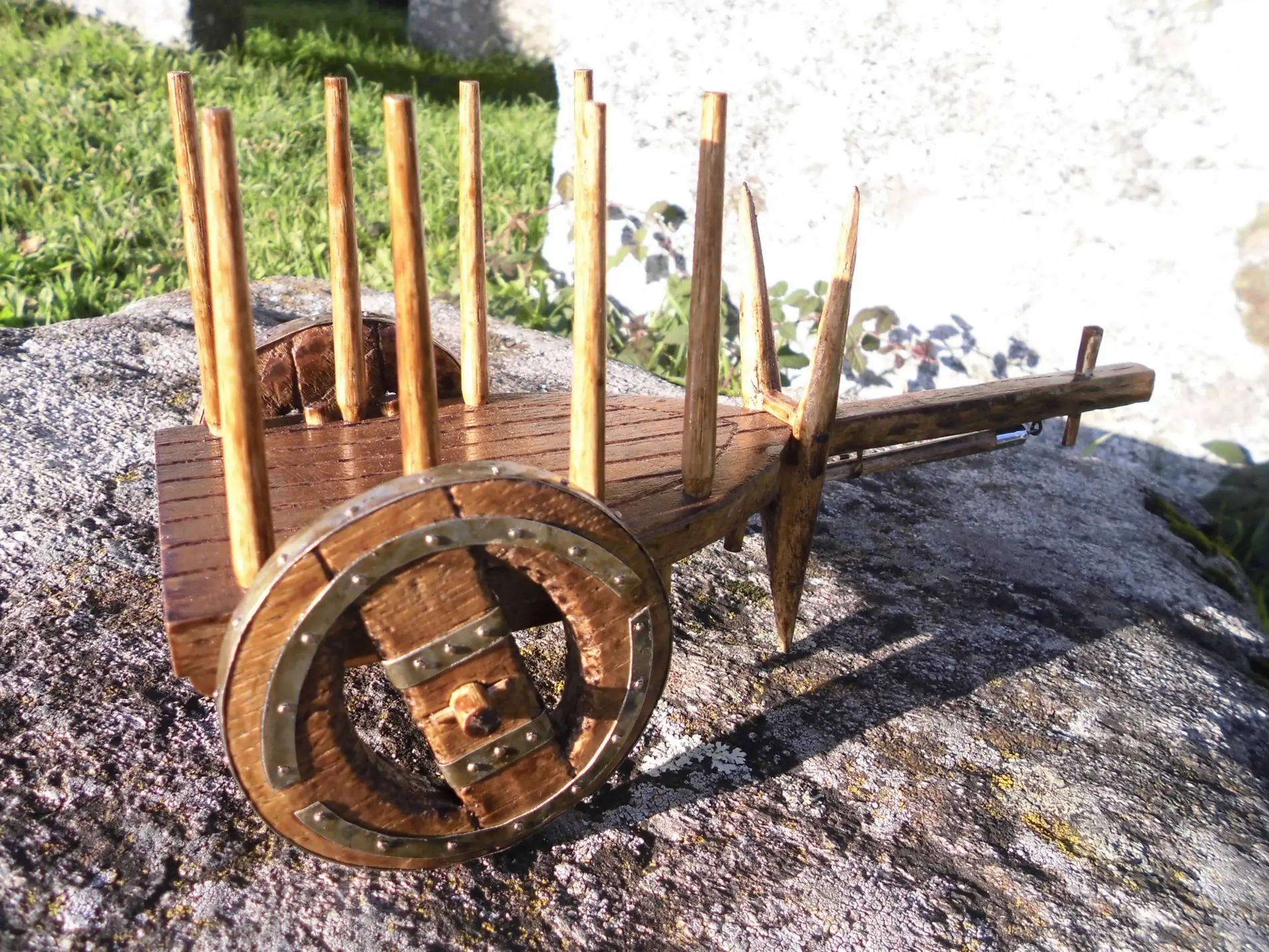 Maqueta en madera de un carro de vacas filgueirano